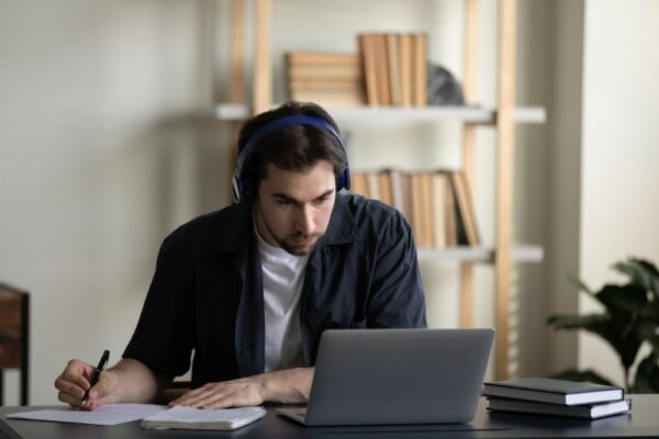 Scopri i corsi CFP online per ingegneri, geometri, periti e altri professionisti. Formazione flessibile, accreditata e sempre aggiornata con E-Train.